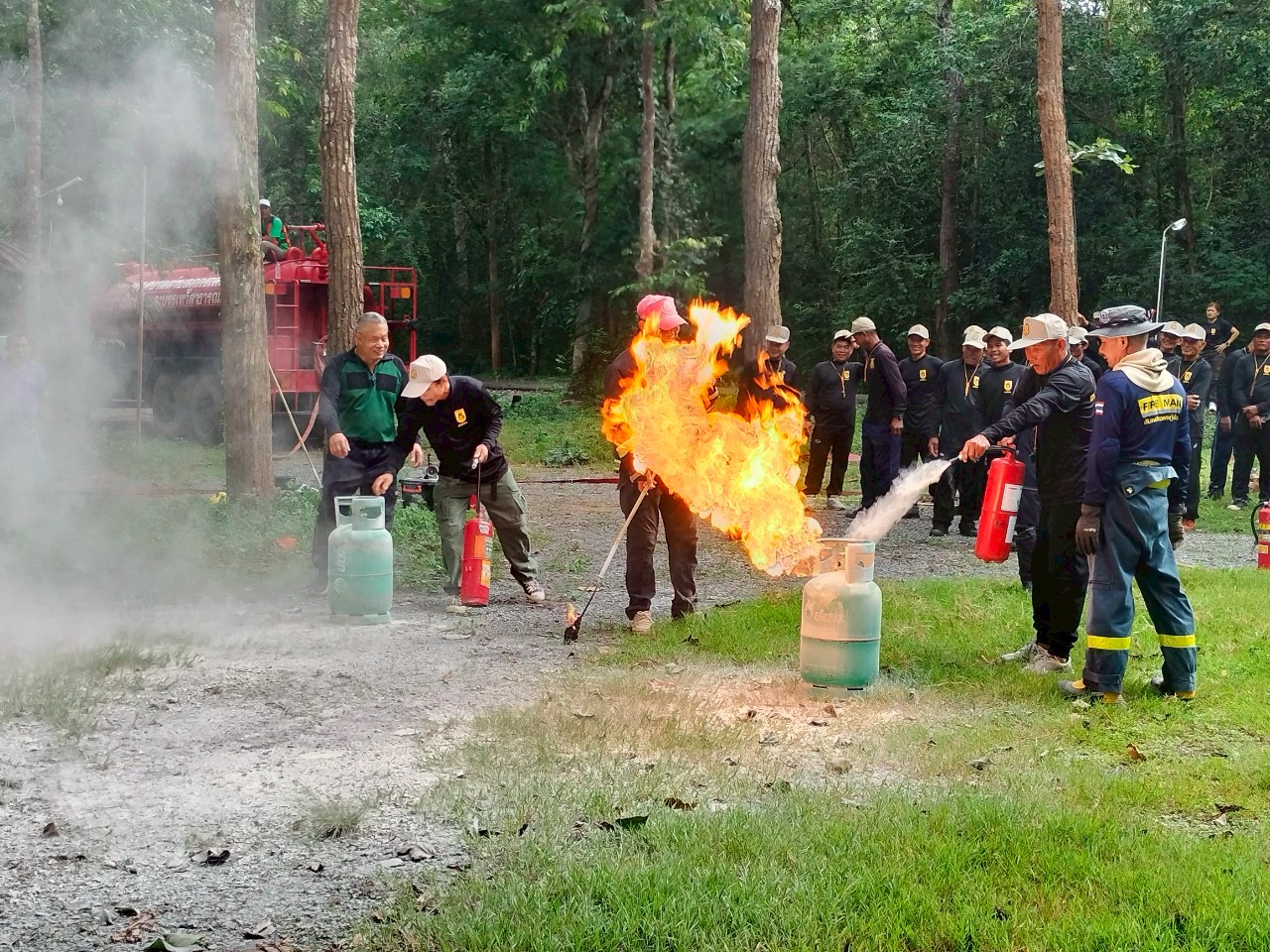 LINE_ALBUM_ทบทวน อปพร. 68_250813_444_397.jpg